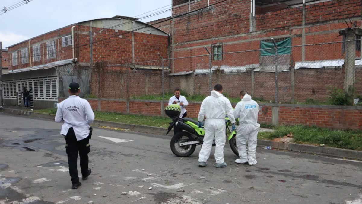 Nuevo ataque con explosivos en Cali dejó dos policías muertos